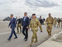 Nato: Afghanistan, Jeans Stoltenberg incontra i militari italiani