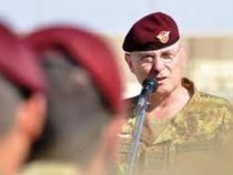 Cronaca: Chi vuole tarpare le «ali» ai paracadutisti. Intervento del generale Marco Bertolini