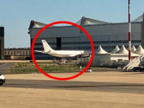 L’Ex Air Force Renzi parcheggiato fuori dall’hangar a Fiumicino