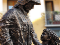 Castelfranco Veneto: Statua dedicata ai Vigili del fuoco