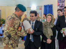 Afghanistan: I militari italiani donano riso all’orfanotrofio di Herat