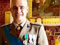 Un colonnello a capo Corpo militare Croce Rossa Italiana