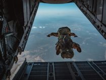 Olanda: I paracadutisti italiani della Folgore alla “Falcon Leap 2021”
