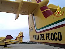 Ciampino: Scopriamo da vicino i velivoli antincendio Canadair dei Vigili del Fuoco con la pilota Giulia Grigoletti