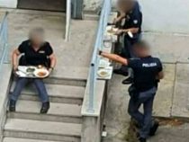 Green pass: La foto degli agenti di polizia non vaccinati che pranzano all’esterno della mensa