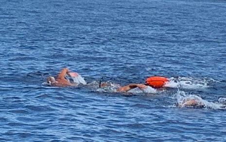 Sport: Impresa degli atleti GSPD che attraversano lo stretto di Messina