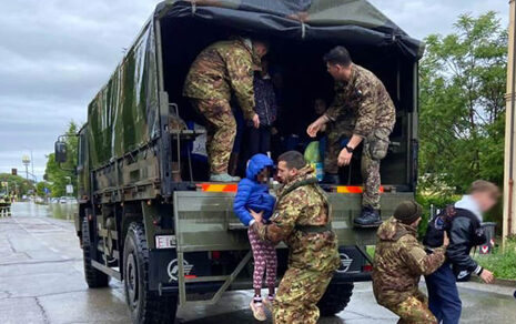 Alluvione: l’Esercito interviene in aiuto della popolazione in Emilia Romagna.