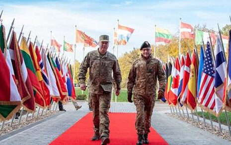 Nato: il Generale Ucrino Naiev visita la base di Brunssum